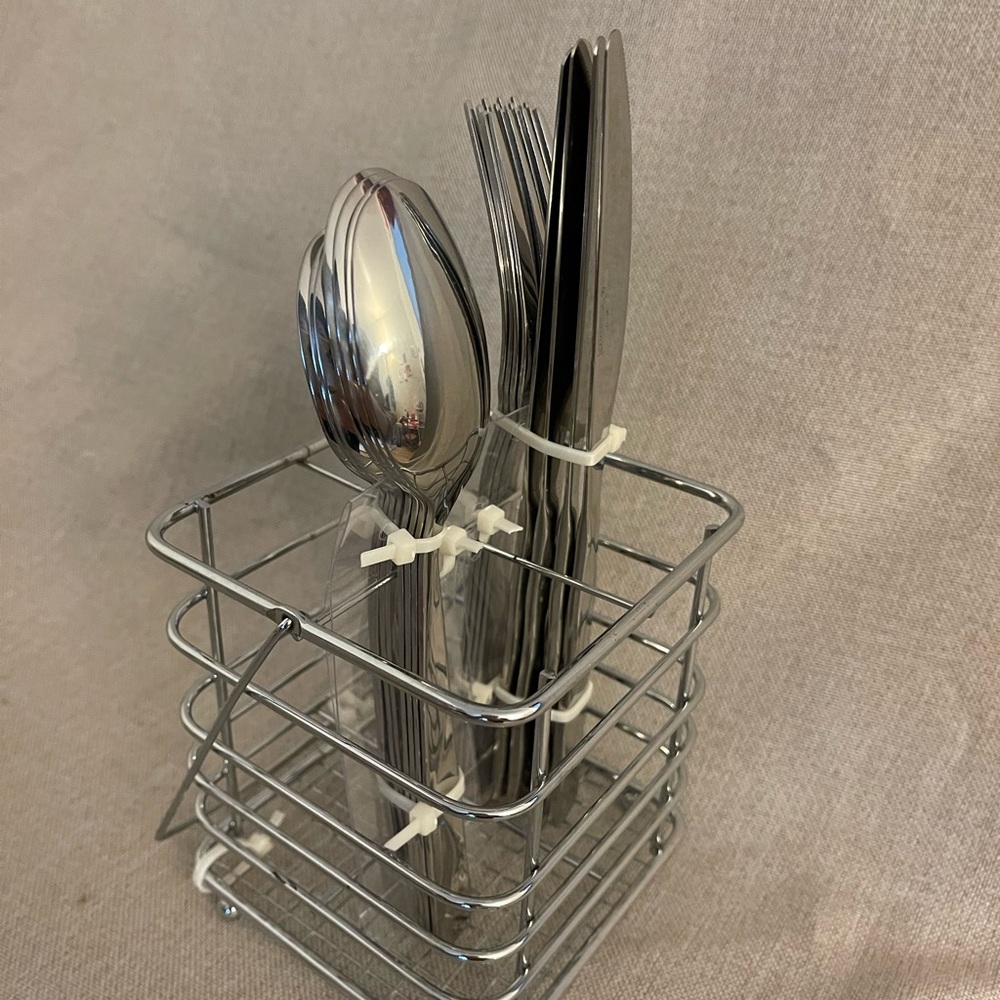 NEW Cambridge Silversmiths Stainless Steel Satin 16Piece Flatware Set Service